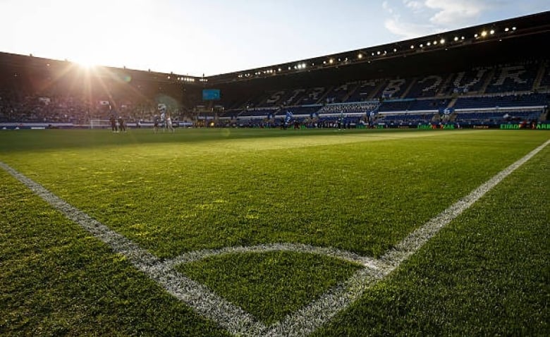 Illustration : "Mercato Strasbourg : Un retour express en Ligue 1 pour un ancien attaquant prolifique ?"