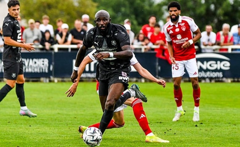 Illustration : "Mercato Rennes : Encore une pluie de départs et trois renforts annoncés par Désiré !"