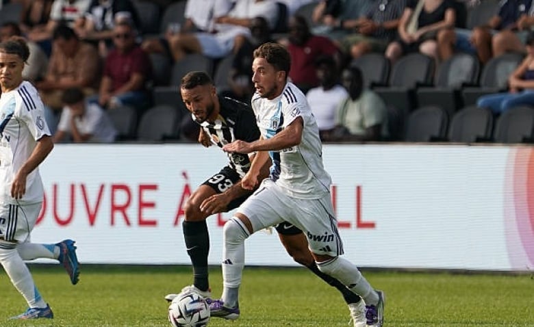 Illustration : "Mercato Paris FC : Un nouveau gros coup des dirigeants pour renforcer l'attaque !"