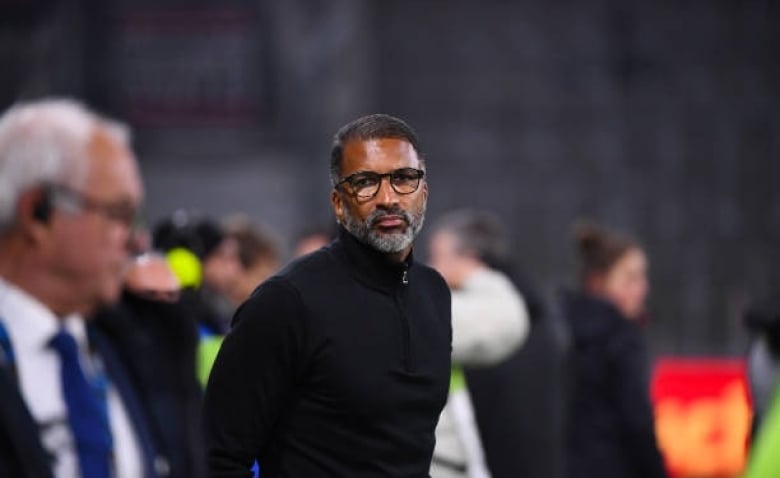 Illustration : "Mercato Rennes : Une nouvelle piste roumaine émerge pour renforcer l'attaque de Beye !"