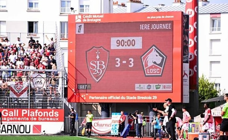 Illustration : "Mercato LOSC : Une piste offensive du Stade Rennais bientôt raflée ?"