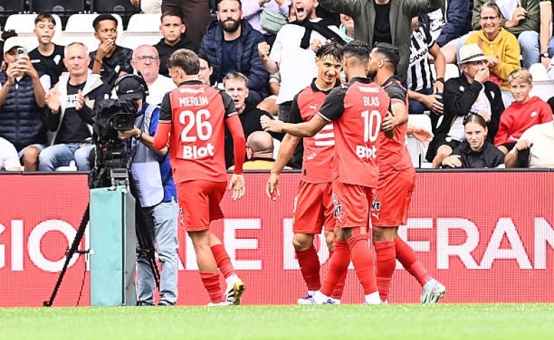 Illustration : "Mercato Rennes : Les Rouge et Noir tiennent enfin leur second attaquant après Lepaul !"