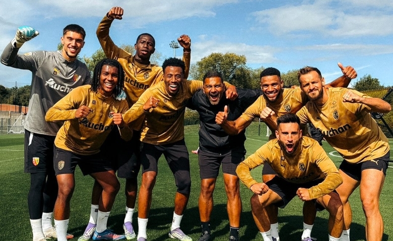 Illustration : "RC Lens : Une déclaration marquante qui rappelle les hauts et les bas de la dernière saison"