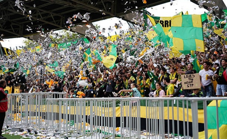 Illustration : "FC Nantes : Un duo surprenant a remobilisé les troupes à la mi-temps du derby "
