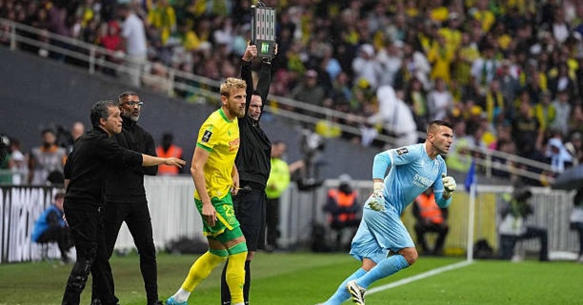 FC Nantes : Un pari très osé tenté par Castro face au Stade Brestois