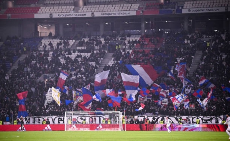 Illustration : "Mercato OL : Un milieu de terrain prometteur de Premier League proche d'une arrivée cet hiver ?"