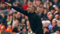 Illustration : "Stade Rennais : Un choix incompréhensible effectué pour remplacer Beye sur le banc ?"