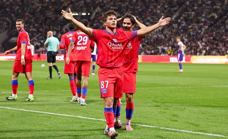 Illustration : "Mercato PSG : Un deal surprenant orchestré avec un géant espagnol pour deux joueurs ?"