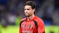 Illustration : "Mercato Rennes : Un départ imminent chez un concurrent pour un défenseur placardisé !"