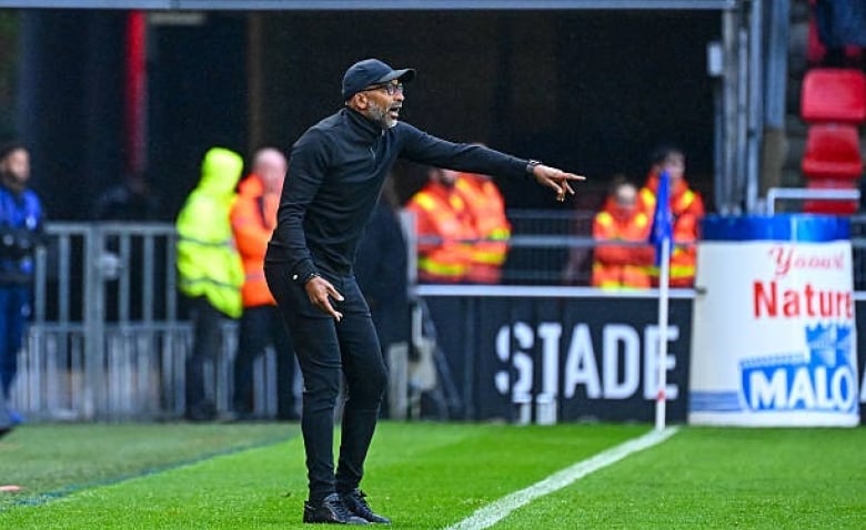 Illustration : "Stade Rennais : Beye limogé, un nouvel entraîneur sur le banc face à Nice ?"