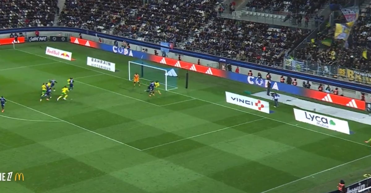Ligue 1 : le but stratosphérique de Matthis Abline contre le PFC !