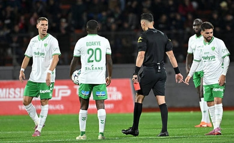 Illustration : "Mercato ASSE : Plusieurs pistes fuitent pour renforcer l'entrejeu stéphanois "