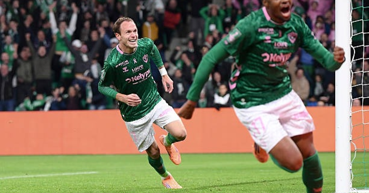 Ligue 2 : Et de cinq pour l'ASSE face à Pau grâce à un doublé de Duffus ! (vidéo)