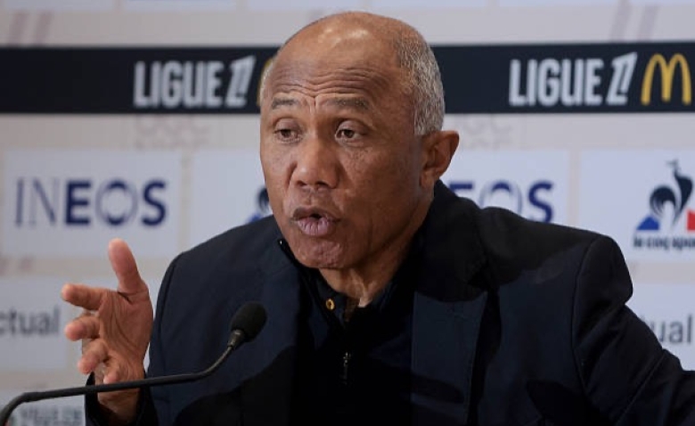 Illustration : "FC Nantes : Un ex-entraîneur des Canaris proche d'un nouveau défi dangereux en L1 ?"