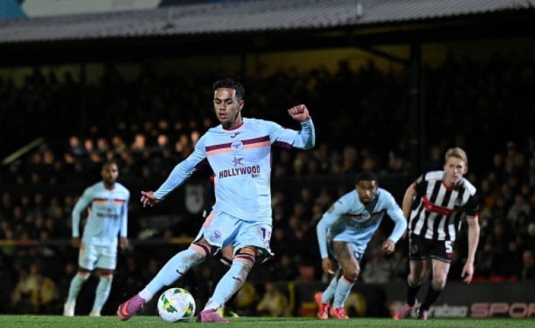 Illustration : "Mercato Strasbourg : Le RCSA à la lutte avec l'OL pour signer un milieu portugais !"