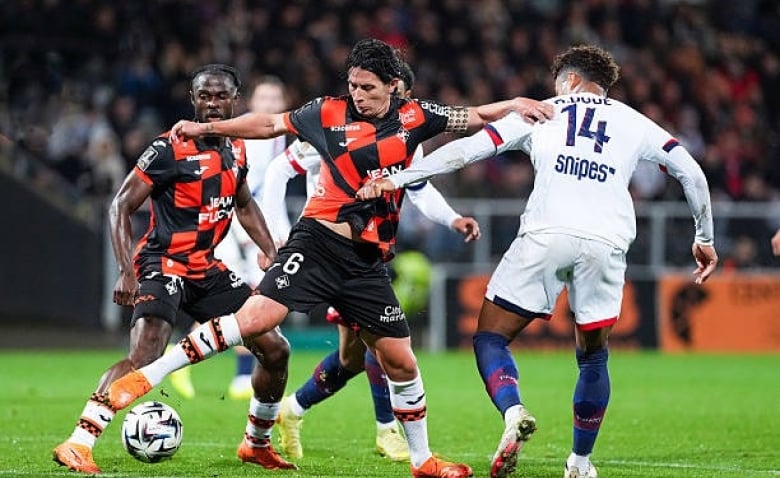 Illustration : "Ligue 1 : Le missile du FC Lorient pour égaliser face au PSG ! (vidéo)"