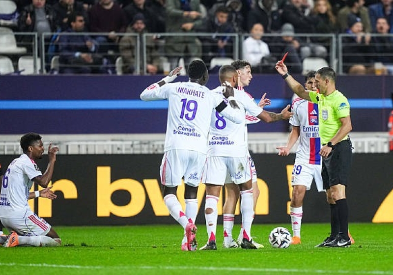 Illustration : Ligue 1 : L'égalisation complètement folle du Paris FC face à l'OL ! (3-3) - Vidéo