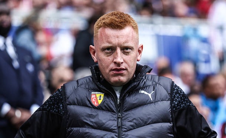 Illustration : "Mercato Lens : Vers un retour précoce en Ligue 1 pour un ex-Lensois ?"