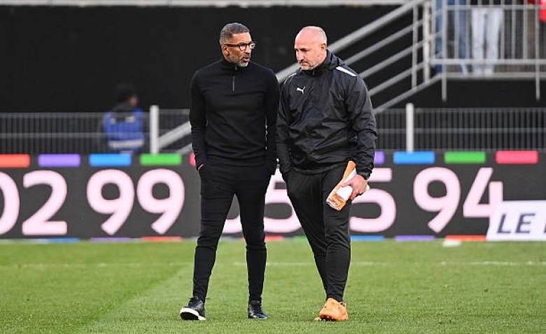 Illustration : "Stade Rennais : Une réconciliation enfin acquise entre Beye et ses joueurs ?"