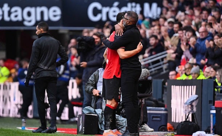 Illustration : "Stade Rennais : Gros soulagement pour Beye dans sa quête de rédemption !"