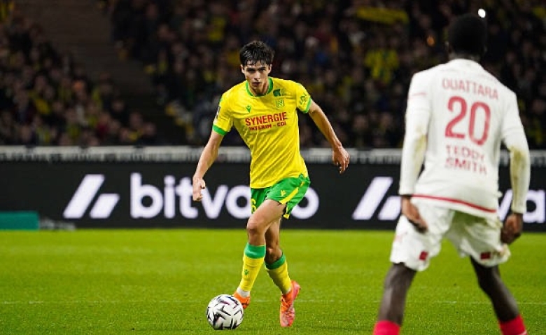Illustration : "Mercato Nantes : Deux clubs français passent à l'offensive pour signer un prodige nantais "