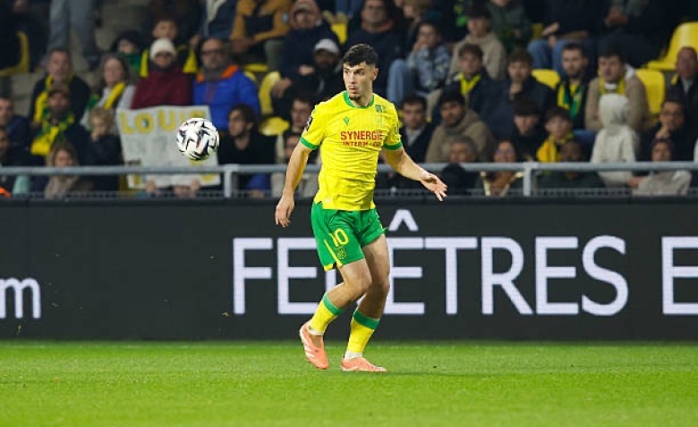 Illustration : "FC Nantes : Des tensions observées en interne et une crise imminente chez les Canaris"