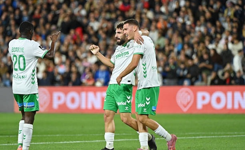 Illustration : "ASSE : Encore un coup dur pour un attaquant des Verts en plein doute "