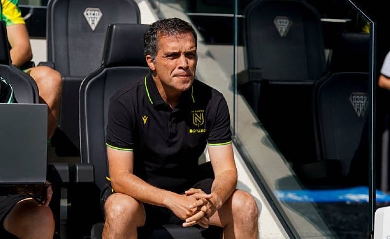 Illustration : "FC Nantes : Un ex-entraîneur des Canaris vient à la rescousse de Castro "