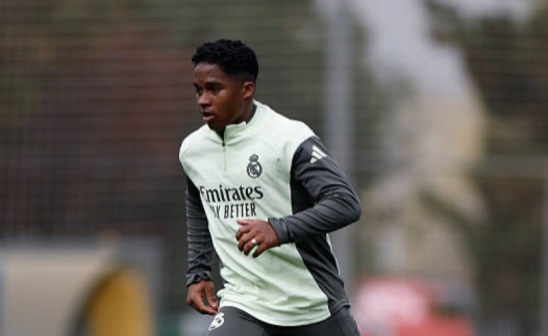 Illustration : "Mercato OL : Des nouvelles rassurantes pour une arrivée de prestige dans le Rhône !"