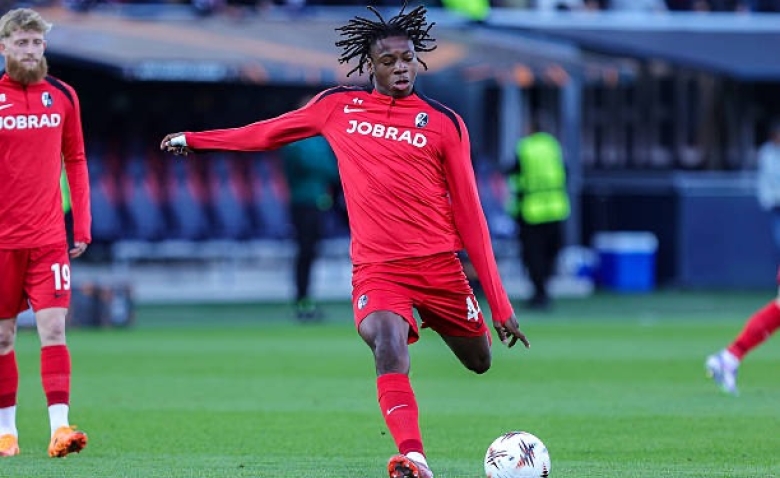 Illustration : "Mercato PSG : Un pari osé en provenance d'Allemagne pour renforcer l'entrejeu ?"