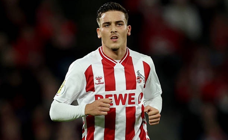 Illustration : "Mercato PSG : Une offre démentielle lâchée pour un ailier méconnu du grand public ?"