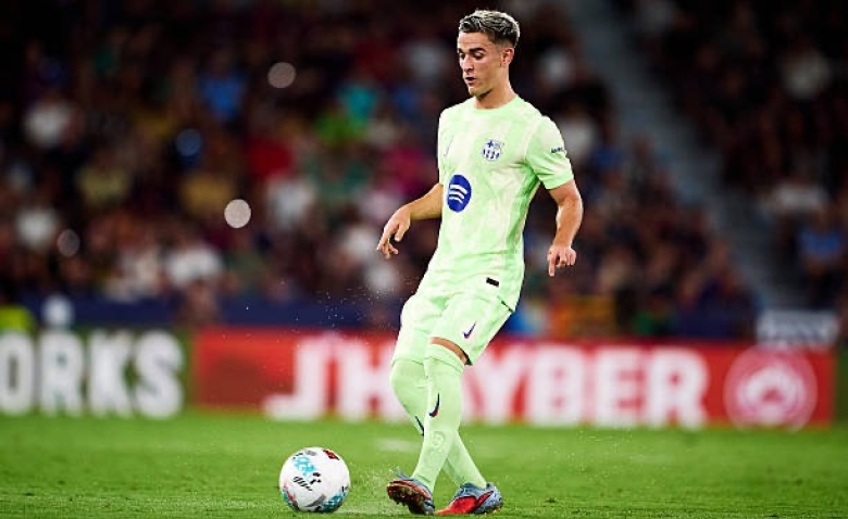 Illustration : "Mercato PSG : Un transfert controversé en passe d'agiter la capitale en janvier ?"