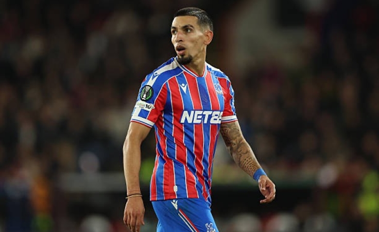 Illustration : "Mercato PSG : Un latéral de Premier League se rapproche d'une arrivée !"