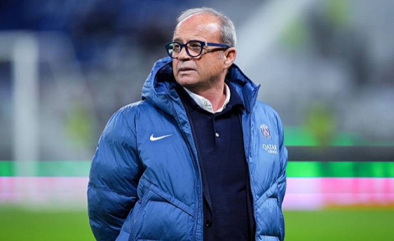 Illustration : "Mercato PSG : Paris fait face à une concurrence XXL pour ce jeune espoir de Premier League"