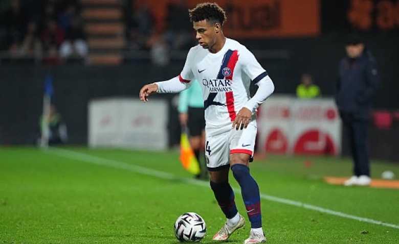 Illustration : "Mercato PSG : Un géant européen prêt à faire une offre folle pour une pépite parisienne"