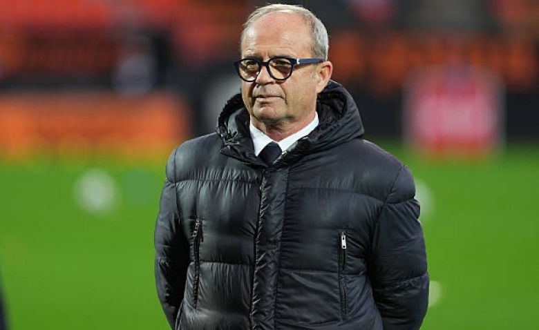 Illustration : "Mercato PSG : Renfort défensif en vue malgré la concurrence européenne"