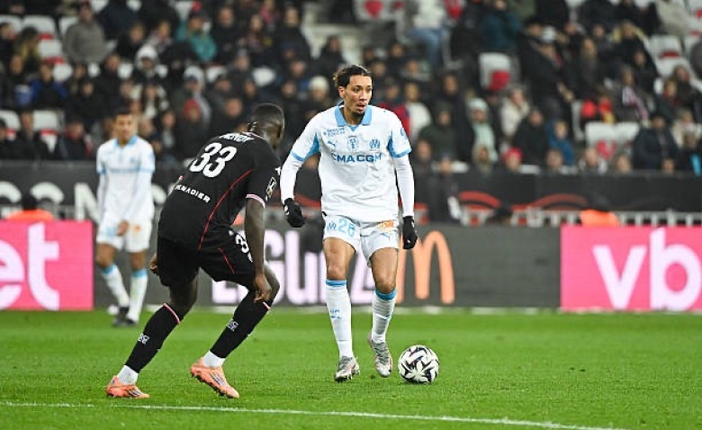 Illustration : "Mercato OM : Un crack du centre file vers un départ libre !"