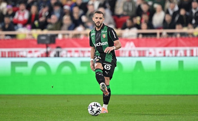 Illustration : "RC Lens : Coup dur en défense, un cadre des Sang et Or indisponible plusieurs mois"