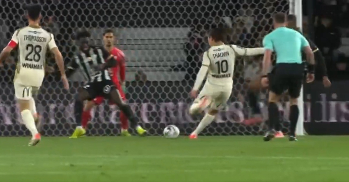 Ligue 1 : Angers - Lens : le résumé et les buts en vidéo (1-2)