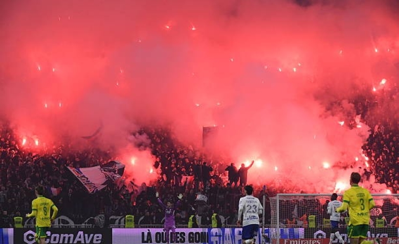 Illustration : "Mercato OL : Une option d'achat levée suscite déjà la colère des supporters"