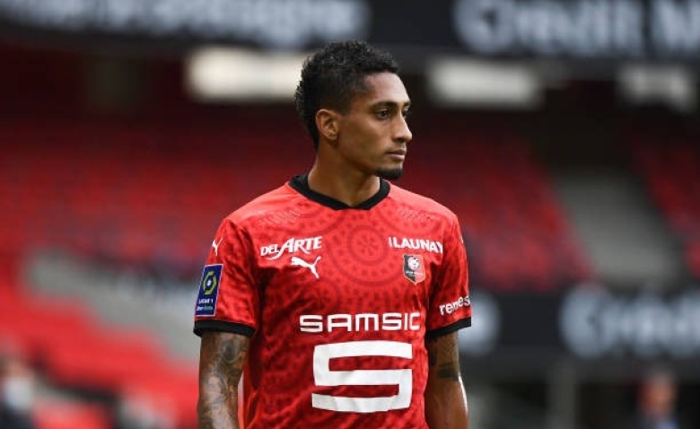 Illustration : "Ligue 1 : Comment le Stade Rennais a propulsé Raphinha à la 5e place du Ballon d'Or ?"