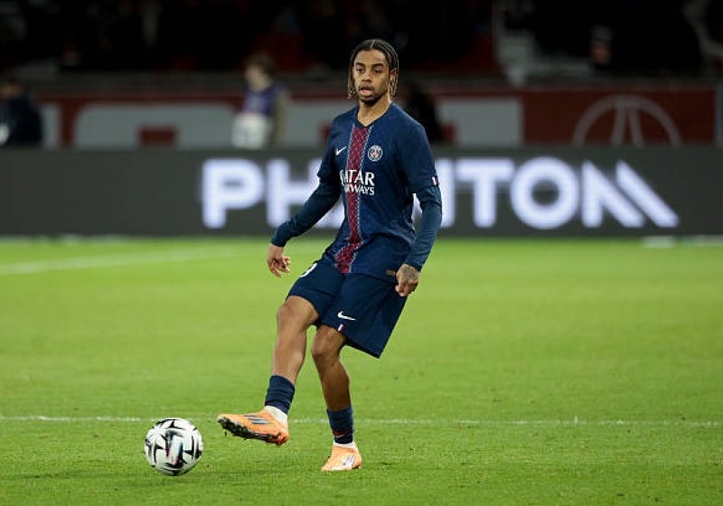 Illustration : Mercato PSG : Un échange complètement fou évoqué entre Barcola et un Barcelonais !