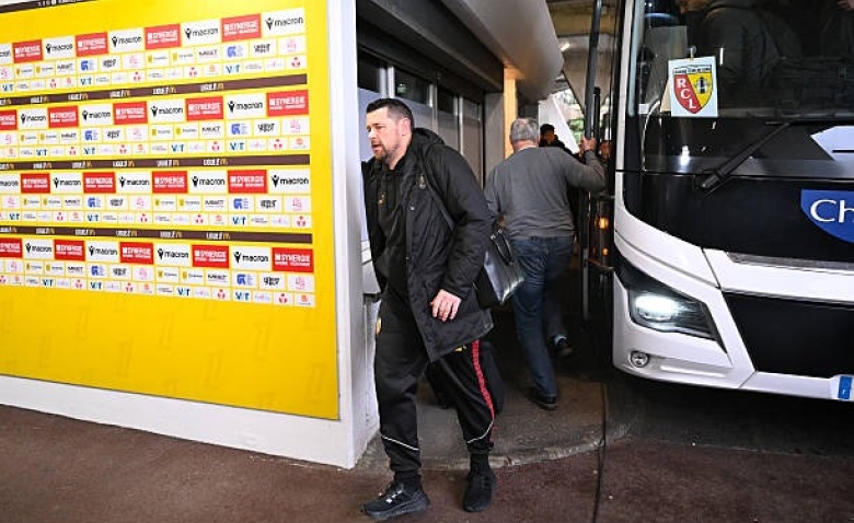 Illustration : "Mercato Lens : Une signature de luxe enregistrée dans la course au titre !"