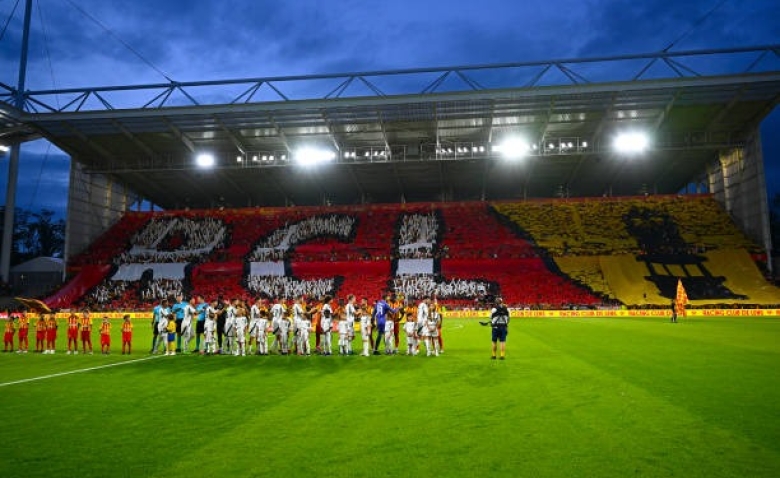 Illustration : "Mercato Lens : Plusieurs offres XXL en provenance de Premier League pour une pépite ?"