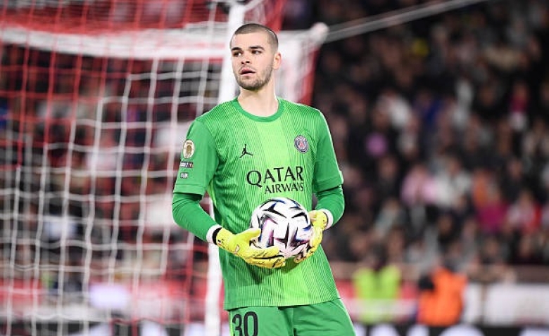 Illustration : "Mercato PSG : Chevalier pas au niveau, une piste de luxe activée pour le remplacer "