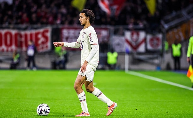 Illustration : "Mercato LOSC : Nouveau prétendant XXL pour Bouaddi après le PSG !"