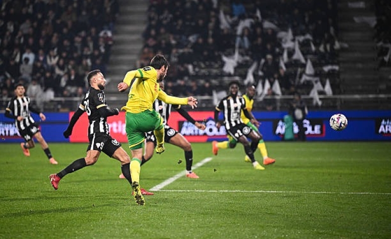 Illustration : "Angers SCO - FC Nantes : Le résumé et les buts en vidéo ! (4-1) - Ligue 1"