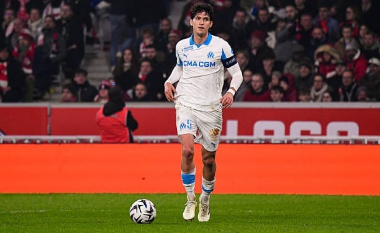 Illustration : "Mercato OM : Balerdi en instance de départ, son remplaçant déjà trouvé en L1 !"