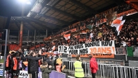 Illustration : "FC Lorient : Grosse sanction infligée aux supporters après l'utilisation d'engins pyrotechniques"