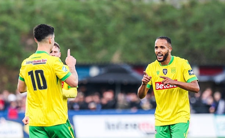 Illustration : "FC Nantes : Les Canaris envoyés en Ligue 2 par l'IA ?"